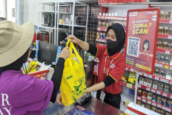 Ulang Tahun, Alfamart Bagikan Bingkisan hingga Modal Usaha Miliaran Rupiah