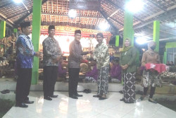 HUT Kalurahan Sriharjo Dimeriahkan Pergelaran Wayang