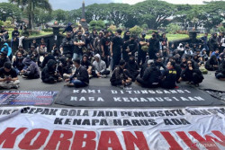 Tuntut Pengusutan Tragedi Kanjuruhan, Tagar Suporter Melawan Jadi Trending Topic