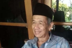 Pakaian Adat Jadi Seragam Sekolah, Begini Kata Novelis Ahmad Tohari...