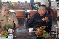 Jelajah Kuliner: Sarapan Nasi Penggel Bersama Bupati Kebumen