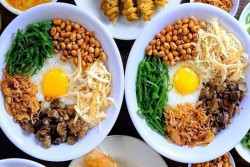 Ingin Makan Bubur Ayam di Malam Hari? Catat Rekomendasi Warung Berikut Ini