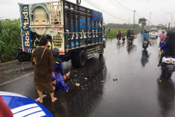 Sepeda Motor Tabrak Truk yang Berhenti, Perempuan Tewas