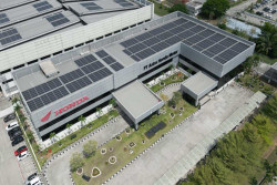 Dukung EBT, AHM Pasang Solar Panel 8.760 kWp