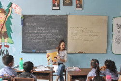Murid-Murid SD Jadi Sasaran Edukasi Literasi Keuangan, Intip Keseruannya...