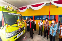Sebelum Dibongkar, Truk Hino Hibah untuk SMK Negeri 2 Wonosari Dimandikan Pakai Kembang