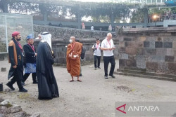 Pemimpin Agama Peserta R20 Kunjungi Situs Candi Kimpulan di Kampus UII