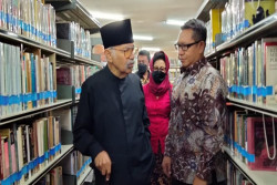 Sempat Akan Diminta Fadli Zon, Ribuan Buku Salim Said Akhirnya Dihibahkan ke UII