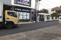 Jalan Menuju Rumah Calon Menantu Jokowi Diaspal Jelang Pernikahan, Pakai Duit APBD