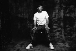Louis Tomlinson Alami Patah Tulang Usai Konser di New York