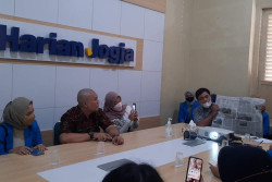 Mahasiswa PGRI Madiun Belajar Pengelolaan Media di Harian Jogja