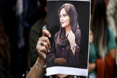 Pemotor Bersenjata Api Tembak Mati 9 Orang Saat Demonstrasi di Iran
