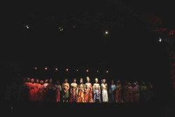 Jubah Macan Sukses Tampilkan Teater tentang Kesetiaan