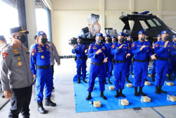 Kapolda DIY Menyapa Personel Ditpolairud Polda DIY di Kawasan Pantai Depok