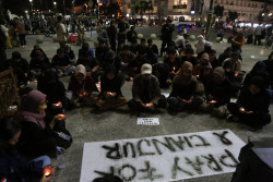 Mahasiswa Jogja Berdoa di Nol KM untuk Cianjur