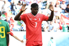 Alot Lawan Kamerun, Swiss Menang Tipis