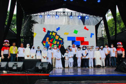 JNE 32 Tahun Kobarkan Semangat Bangkit Bersama