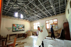 Sudah Usang, Plafon Ruang Kelas SDN Sendangsari Patuk Ambrol