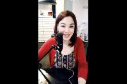 Kebiasaan Live Streaming Bikin Ibu Rumah Tangga Ini Diundang Pentas ke Luar Negeri