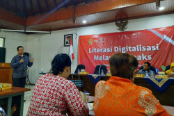 Jelang Pemilu 2024, Kominfo DIY Edukasi Puluhan Emak-Emak Lawan Hoaks