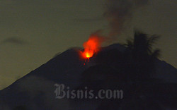 Semeru Erupsi, Luncurkan Awan Panas Sejauh 7 Km