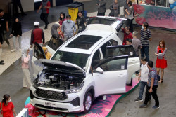 Laris Manis, Masa Inden Innova Hybrid Tembus 5 Bulan