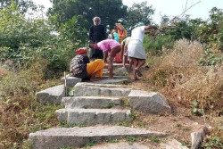 Wow! Pria Ini Memahat 400 Tangga Batu Secara Manual Selama 8 Tahun