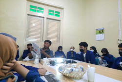 Belajar Dunia Jurnalistik, Koperasi Mahasiswa UNY Sambangi Harian Jogja