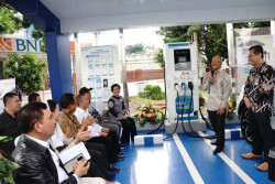 Dukung Ekosistem Kendaraan Listrik, Komisi VII DPR Resmikan SPKLU PLN UID Jateng-DIY