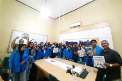 Unriyo Belajar Pengelolaan Media di Harian Jogja