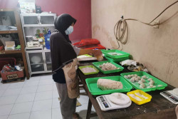 Pendampingan Halal Self Declare pada UMKM "Pempek Linn"