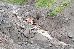 Hujan di Merapi, Sejumlah Truk Tambang Terjebak Lahar di Kali Bebeng