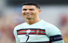 Gary Neville Berharap Cristiano Ronaldo Tetap Bermain di Liga Inggris