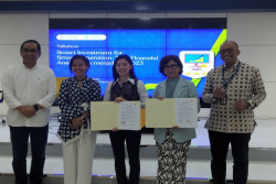 Rektor UGM Minta Mahasiswa Melek Investasi, Jangan Terjebak Pinjol Ilegal