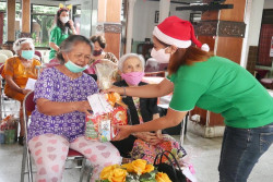 The Phoenix Hotel, Grand Mercure, dan Ibis Yogyakarta Gelar Aksi Solidaritas di Panti Wreda Hanna