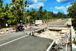 Warga Gunungkidul Berharap Kerusakan Jalan akibat Cuaca Esktrem Bisa Segera Diperbaiki