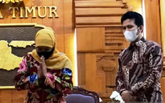 KPK Geledah Ruangan Khofifah dan Emil Dardak!