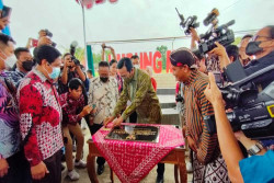 Tugu Penanda Keistimewaan Dilengkapi Barcode tentang Profil Kalurahan