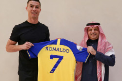 Resmi Gabung Al Nassr! Chistiano Ronaldo Dapat Gaji Rp3,3 Triliun per Tahun