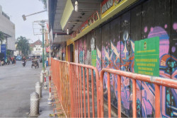 Pemindahan Pedagang Dimulai! Pagar Pembatas Dipasang di Sepanjang Jalan Perwakilan