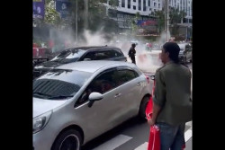 Ada Asap di Depan Pintu Masuk GBK, Polisi: Bukan Gas Air Mata, tapi Flare