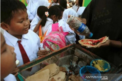 Ratusan Penjual Jajanan Sekolah di Sleman Ditandai Stiker