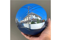 Terinspirasi Google Street View, Seniman Ini Melukis Pemandangan 360 Derajat di Kanvas Bulat