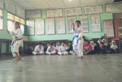 Dua Siswa SD di Bantul Raih Medali Emas Karate Tingkat Nasional