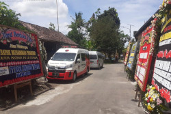 Jenazah Muhammad Prakosa Dubes RI untuk Italia Dimakamkan di Bantul
