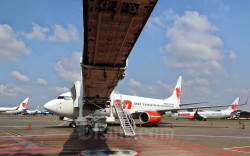 Detik-detik Pesawat Lion Air Tabrak Garbarata di Merauke