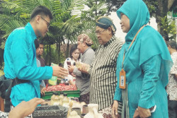 Kamis Pahing, Saatnya Siswa SMKN 1 Pandak Pasarkan Hasil Produk Belajar Mereka