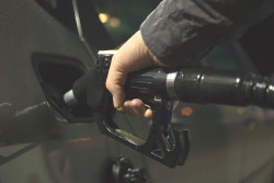 Daftar Rekomendasi Mobil Irit Bensin di Indonesia