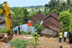Longsor dari Gunungkidul, Dua Rumah di Klaten Tertimpa Material