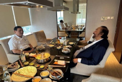 Mesra....Luhut dan Surya Paloh Makan Bareng di Wisma Nusantara